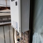 給湯器お湯配管保温材巻く様子パーパスGS-2000w