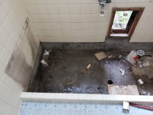 욕실급탕보일러 도시가스밸런스가마 해체와 벽부착전용 가스온수기교체공사를 했습니다.2부